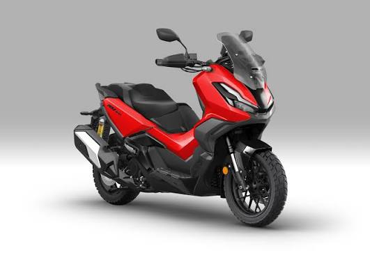 Honda ADV 350, rouge et noir